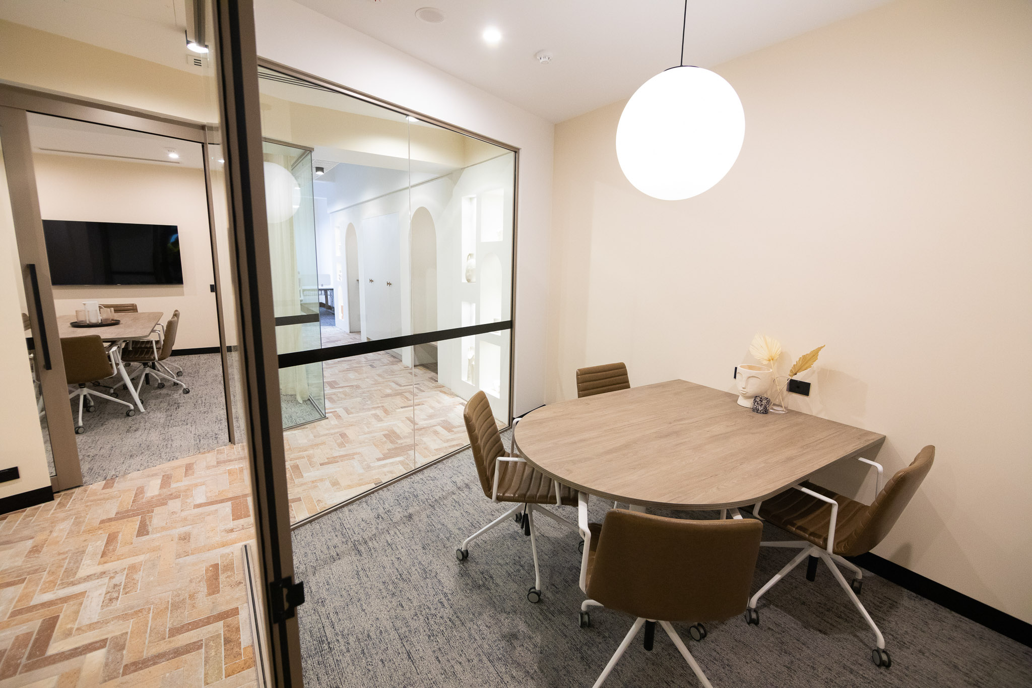 Queen St Brisbane Office Fitout meeting rooms