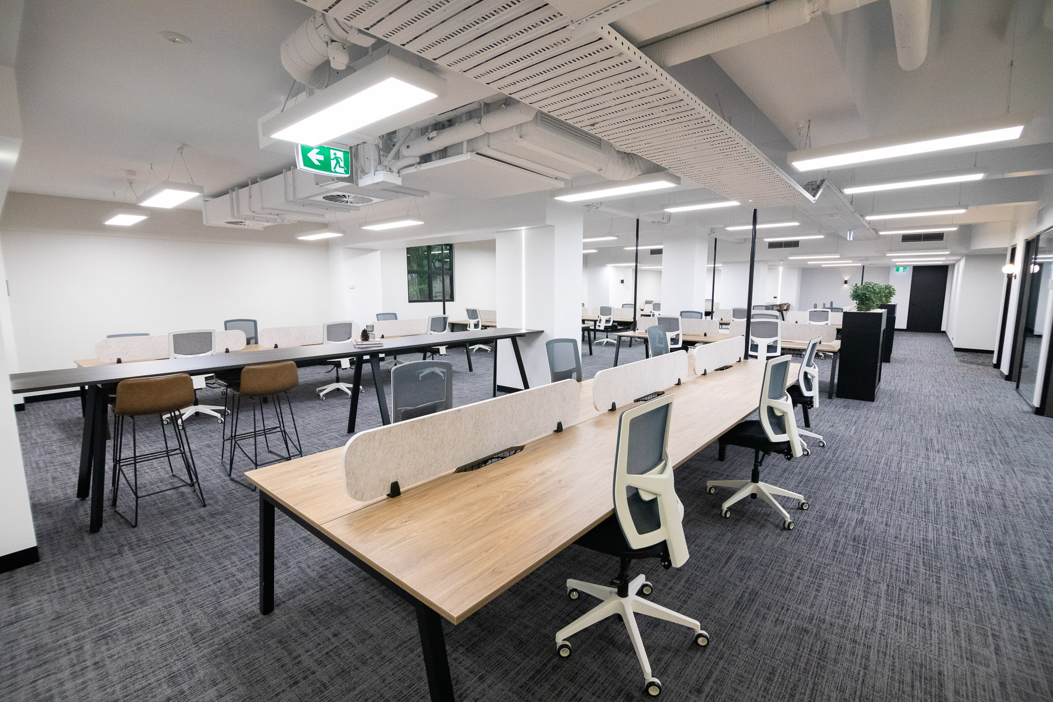 Queen St Brisbane Office Fitout workstations