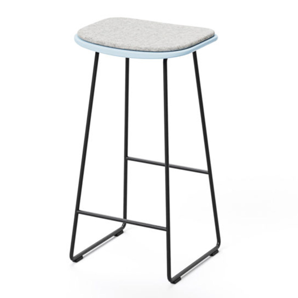Klejn counter stool with seat pad